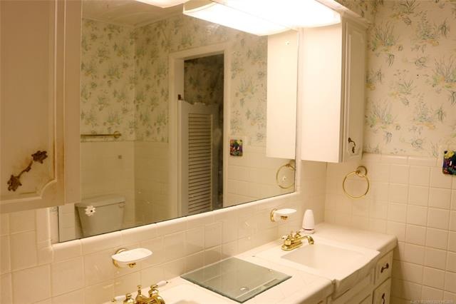 Before Bathroom Remodel